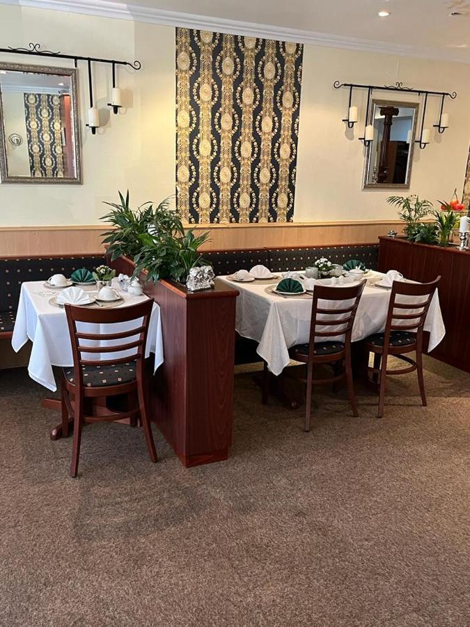 Hotel Zur Altstadt Целе Екстериор снимка