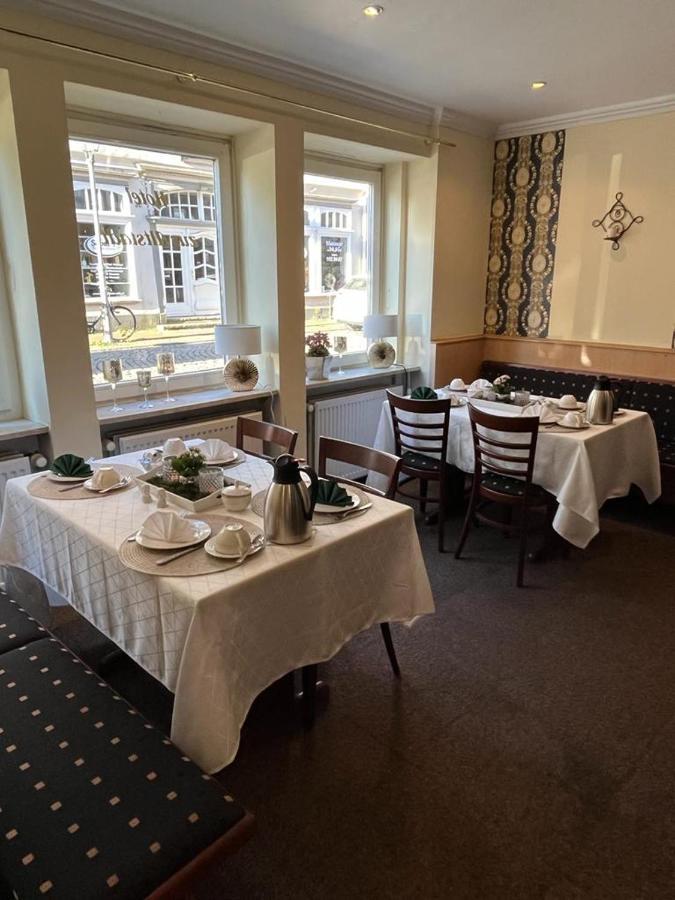 Hotel Zur Altstadt Целе Екстериор снимка