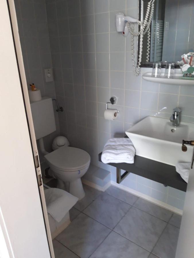 Hotel Zur Altstadt Целе Екстериор снимка