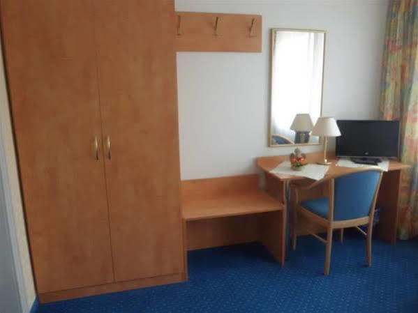 Hotel Zur Altstadt Целе Екстериор снимка
